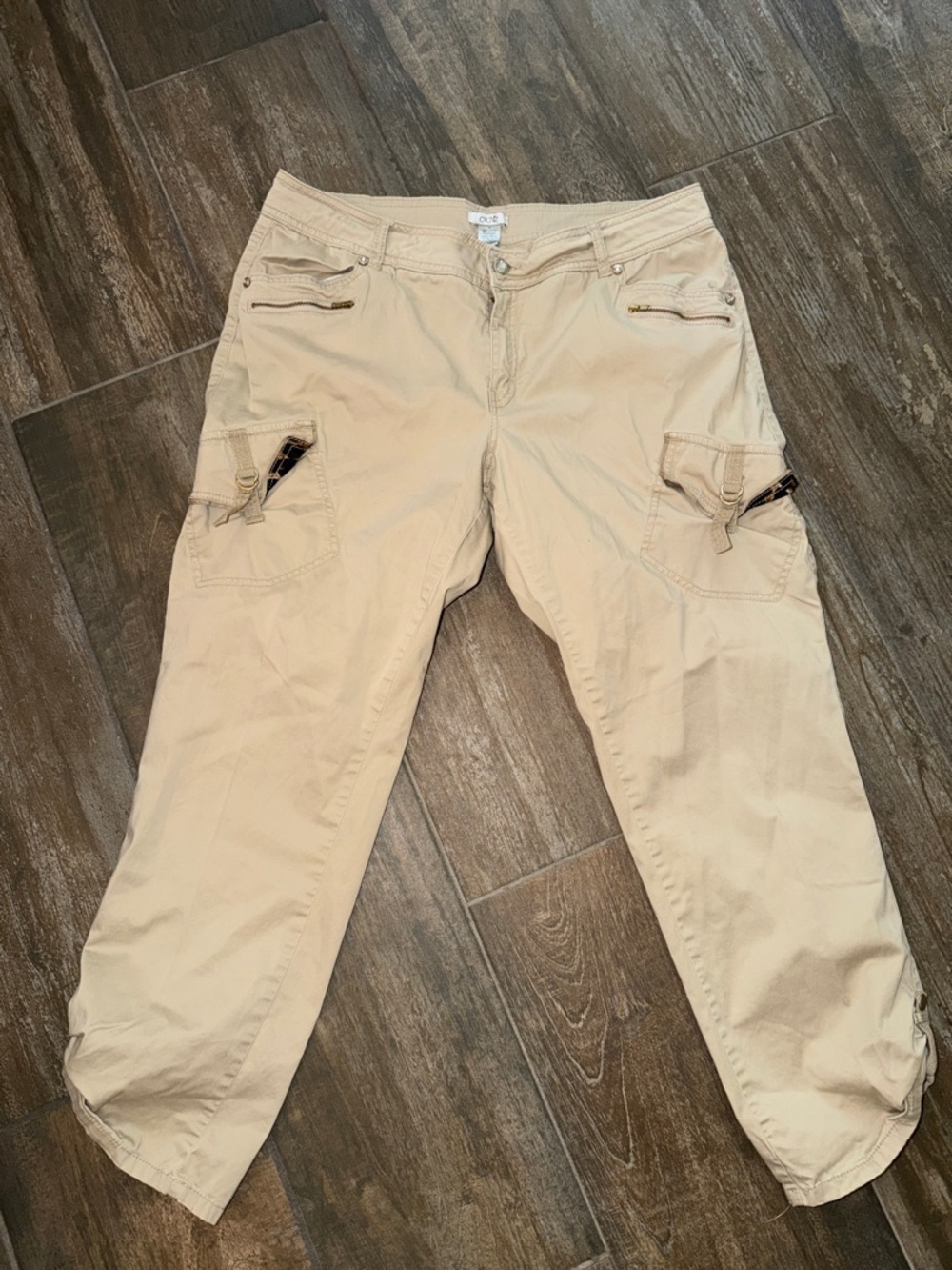 Cache Y2K Beige Cargo Capris with Zip Pockets & satin animal print details.